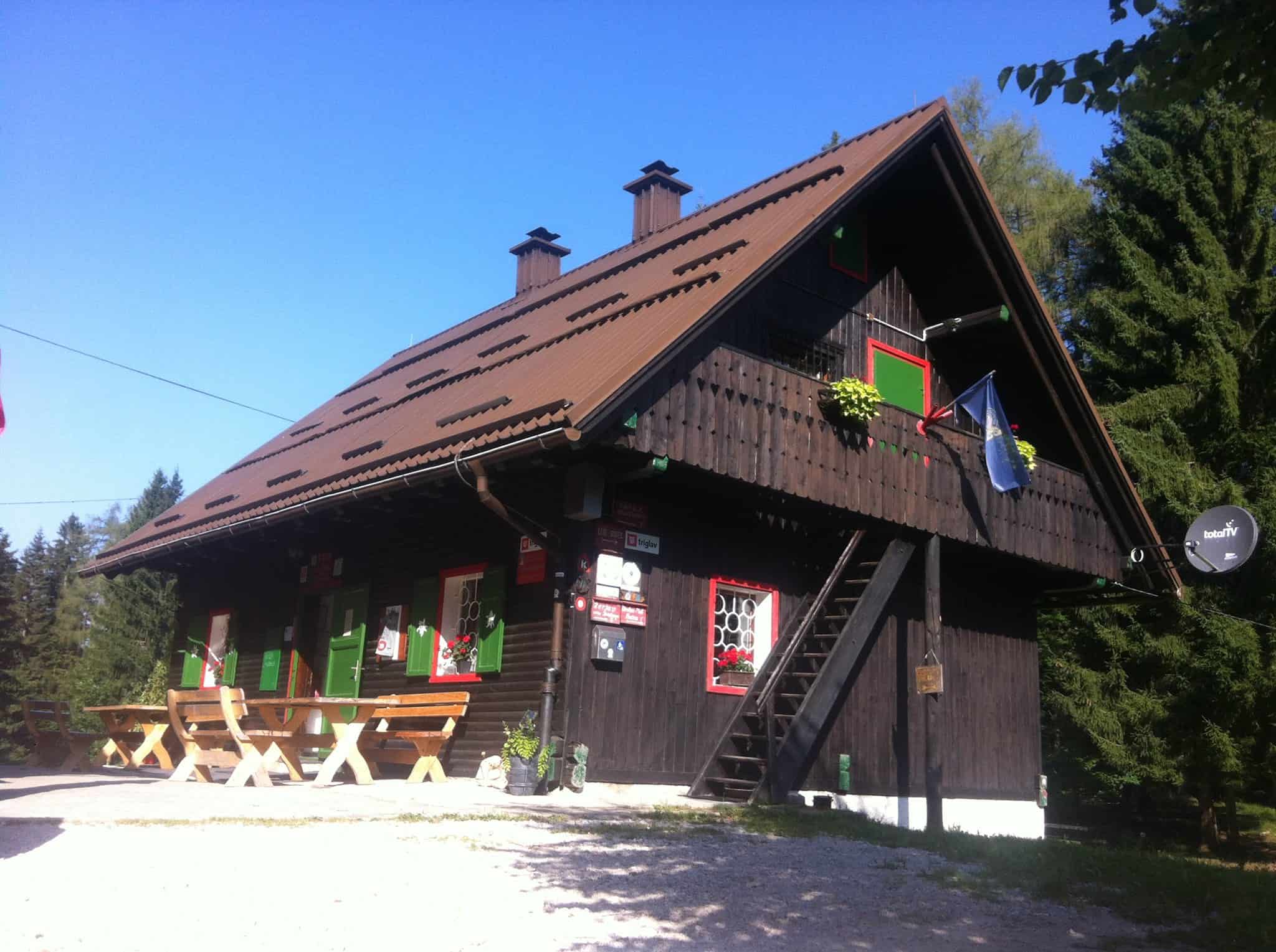 Na Naravskih ledinah namestili defibrilator