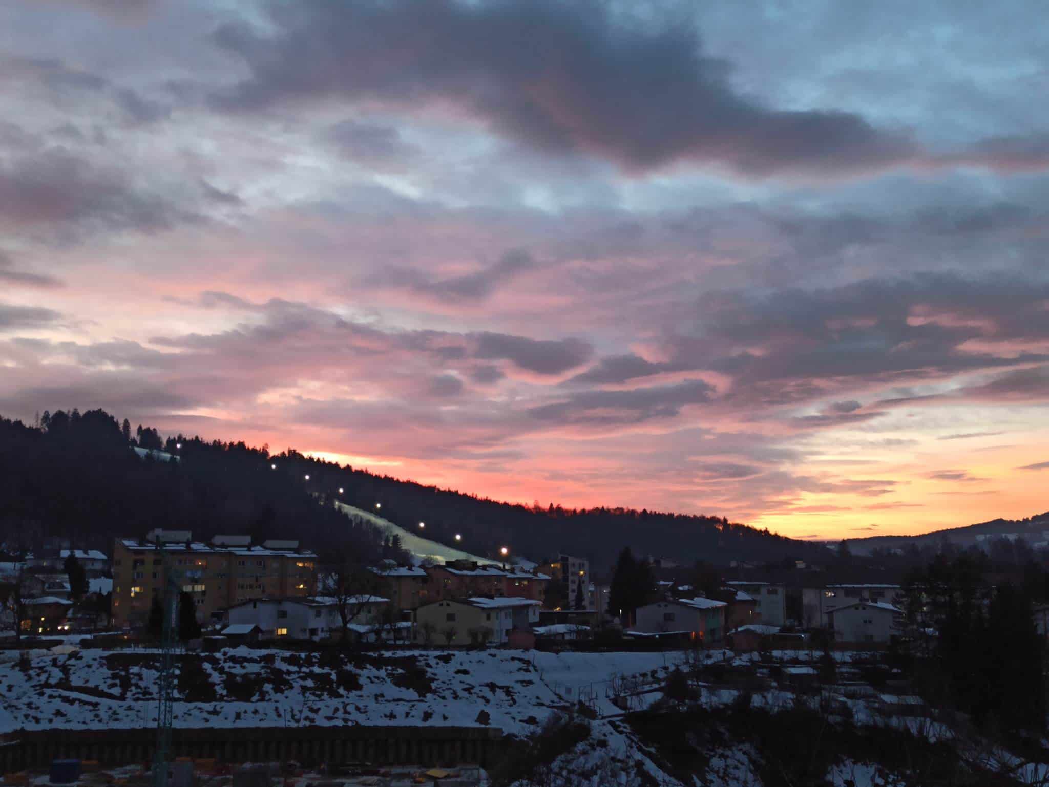 Začetek tedna bo pretežno oblačen in večinoma suh