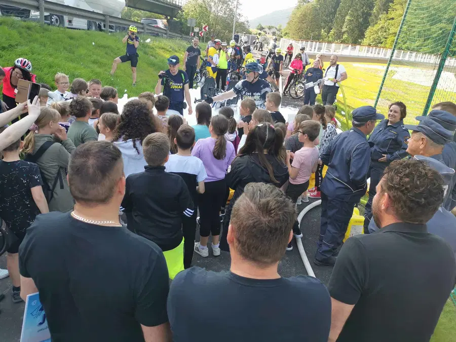 Dobrodelnega Deželaka junaka so danes sprejeli na Koroškem