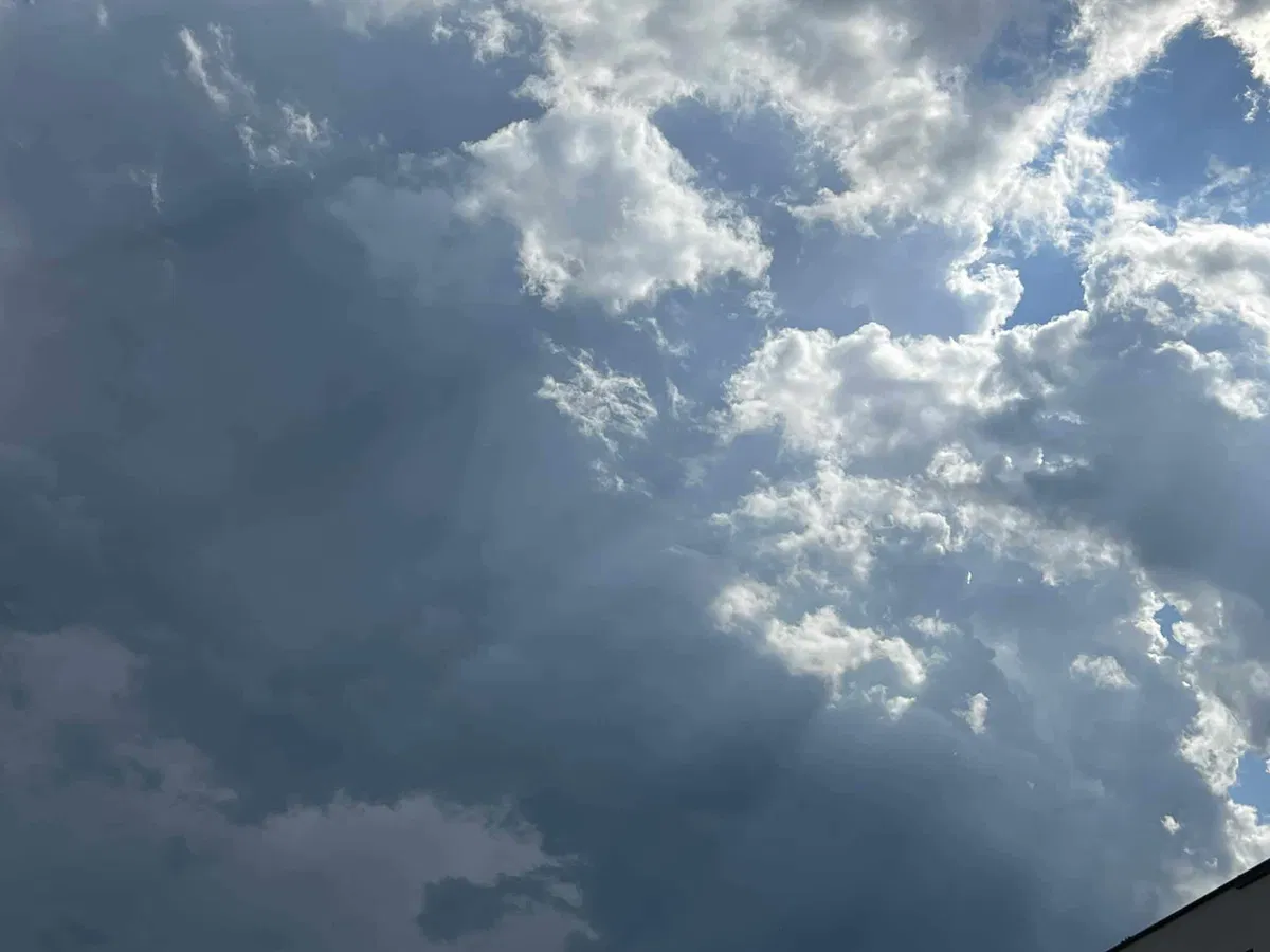 Vikend sončen in suh