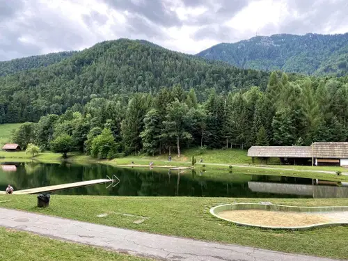 Zaradi prvomajske proslave na Ivarčkem jezeru bo nekoliko spremenjen prometni režim