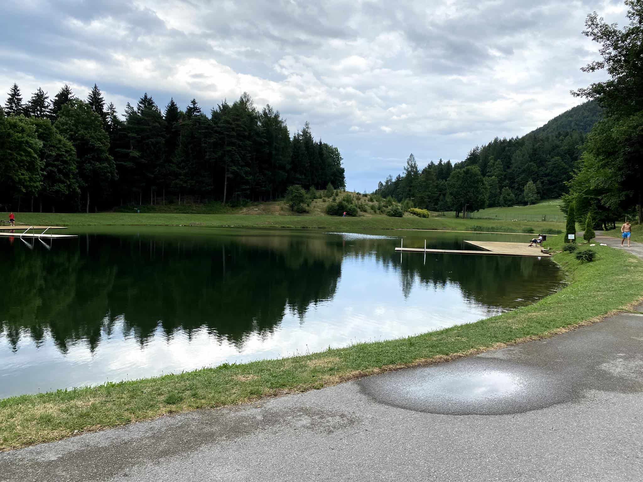 Za Ivarčko jezero devet ponudb, za del območja nekdanjega vrtca Marjetka nobena