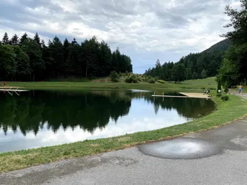 Za Ivarčko jezero devet ponudb, za del območja nekdanjega vrtca Marjetka nobena