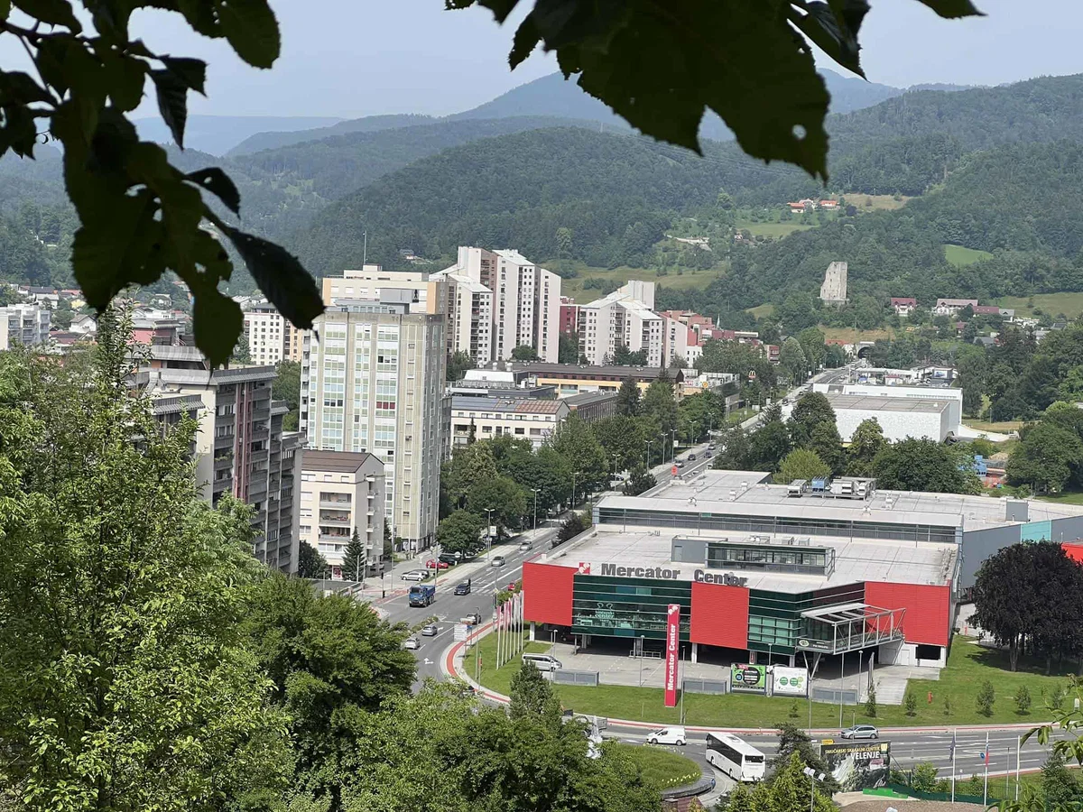 Mercator zapira nekaj manjših trgovin po državi