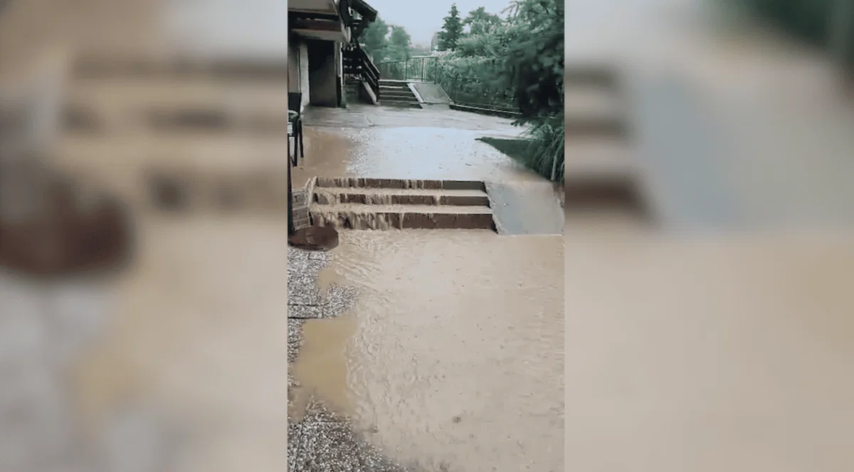 VIDEO: Padavine na Koroškem ponekod zalile ceste in objekte