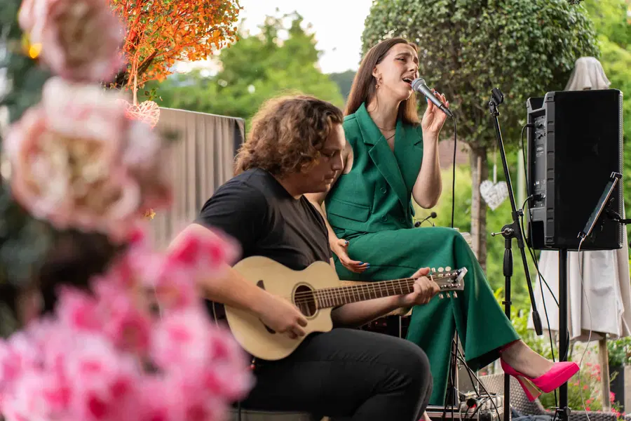 Prvi poletni večer v Hiši Ančka razvajal brbončice in ušesa (FOTO)