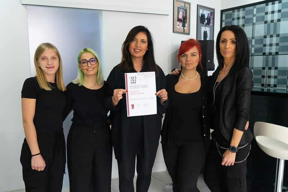 Frizerstvo IN s Prevalj vabi v kolektiv kreativnega frizerja ali frizerko, pa tudi praktikante