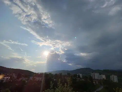 Vreme: Čez dan se bo zjasnilo
