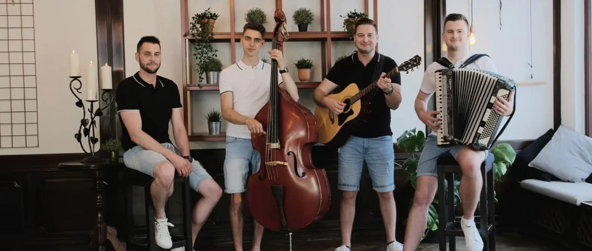 Zasedba Fenomeni predstavlja svojo novo skladbo in videospot "Pod tvojim srcem"