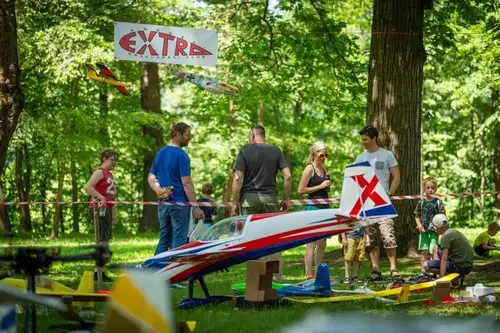 Modelarski klub Extra vabi na Modelarski dan v Grajski park na Ravnah