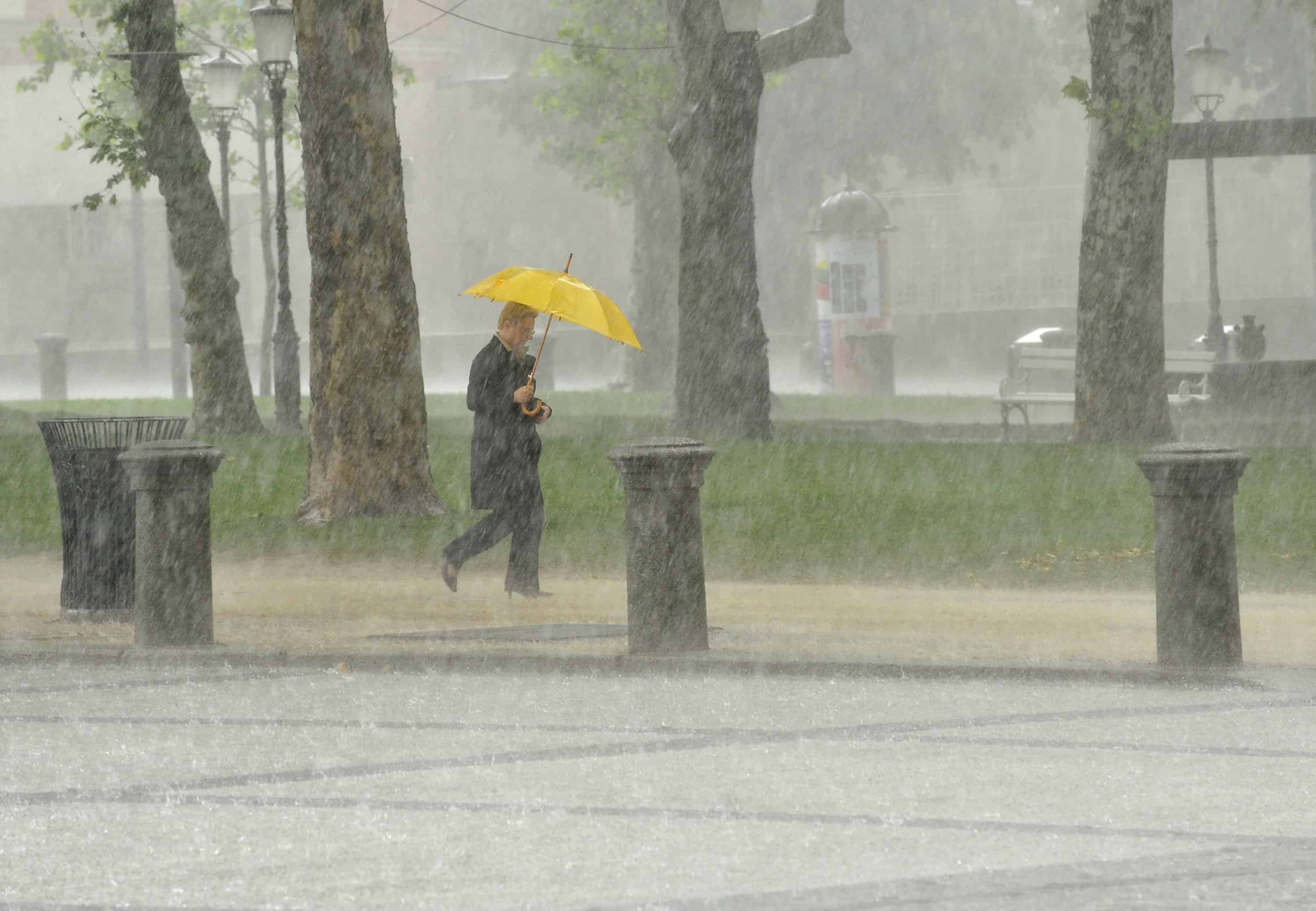 Tudi danes možne izdatne padavine in naraščanje rek