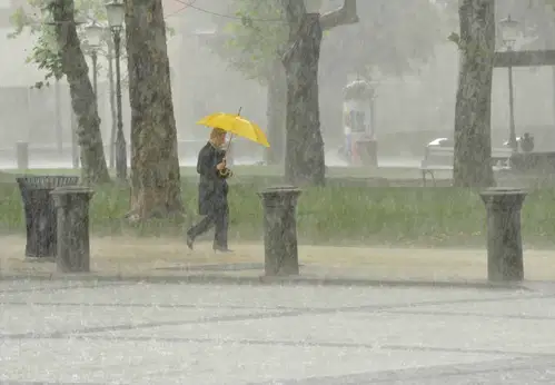Tudi danes možne izdatne padavine in naraščanje rek