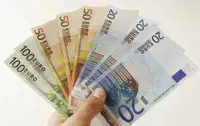 Obvezna božičnica letos 740,94 evra, izplačana mora biti do 18. decembra