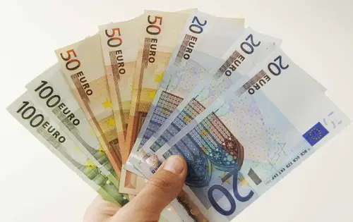 Za fizične osebe solidarnostni prispevek okoli 68 evrov