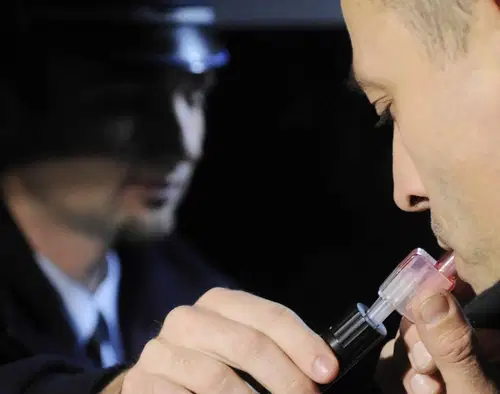 Med vikendom policisti obravnavali več vinjenih voznikov, enega tudi na Ravnah