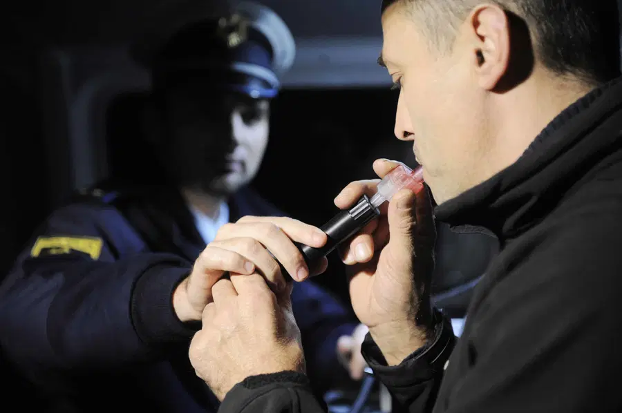 Vinjen voznik tovornega vozila povzročil prometno nesrečo