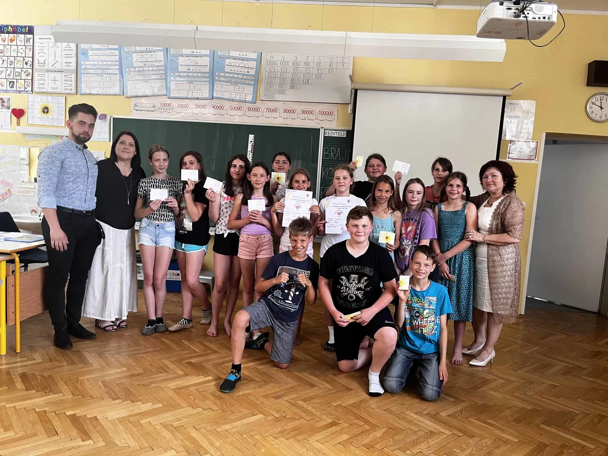 V Podružnični osnovni šoli Pameče Troblje sprejeli v Rdeči križ mlade člane