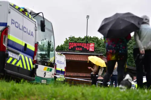 V streljanju v ljubljanskih Fužinah uporabljeno avtomatsko orožje, storilec ob smrti razstrelil ročno bombo