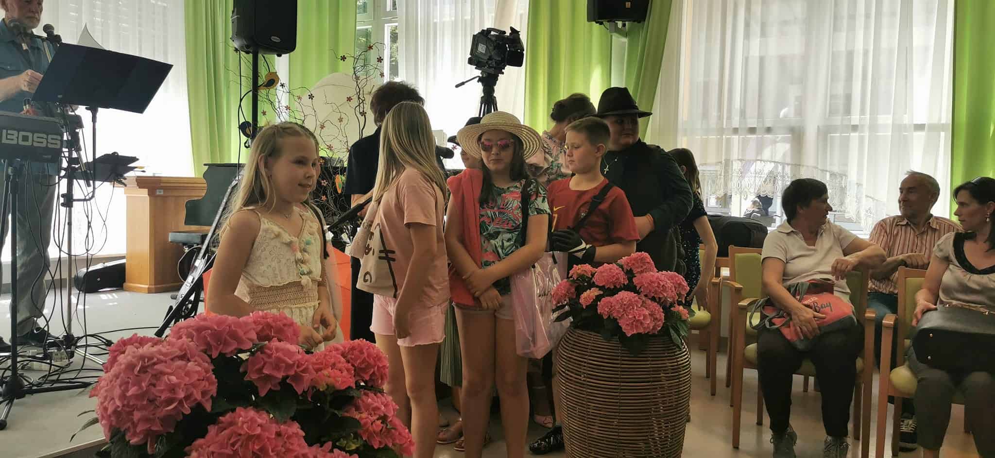 Stanovalci doma starostnikov Črneče nastopili na modni reviji (FOTO)