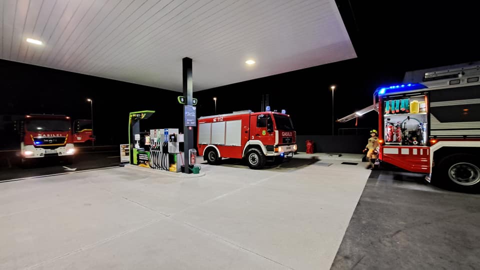 Gasilci posredovali na bencinskem servisu v Dobji vasi