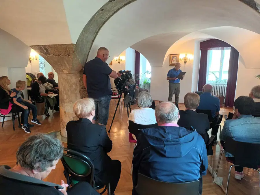 Z bukvo pod bukvijo v Dvorcu Bukovje