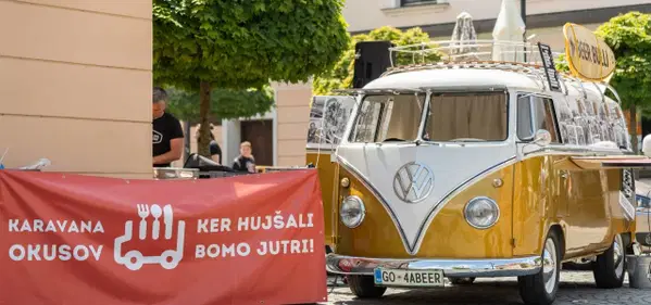Še malo in bo po mestu dišalo - tovornjački Karavane okusov kmalu odprejo svoje lopute
