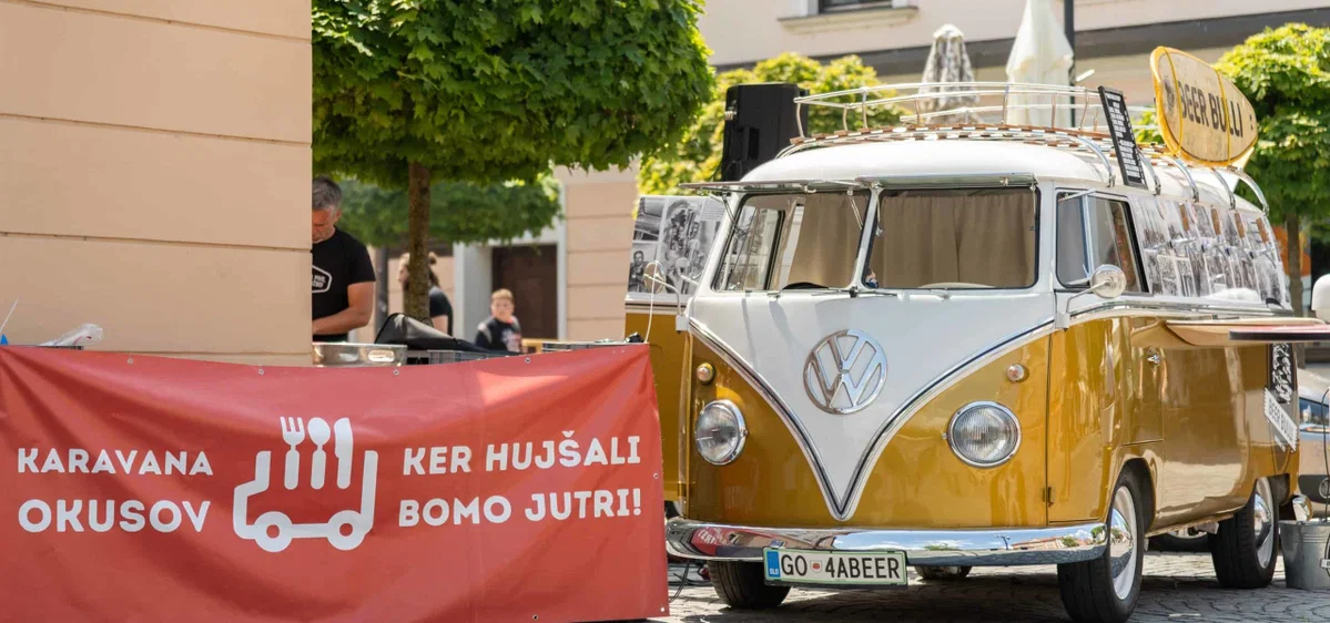 Še malo in bo po mestu dišalo - tovornjački Karavane okusov kmalu odprejo svoje lopute