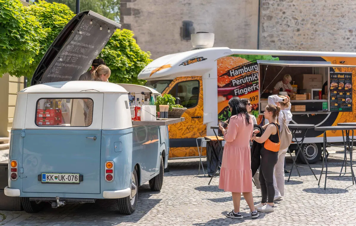 Ta vikend bo vaše brbončice v Slovenj Gradcu razvajala Karavana okusov