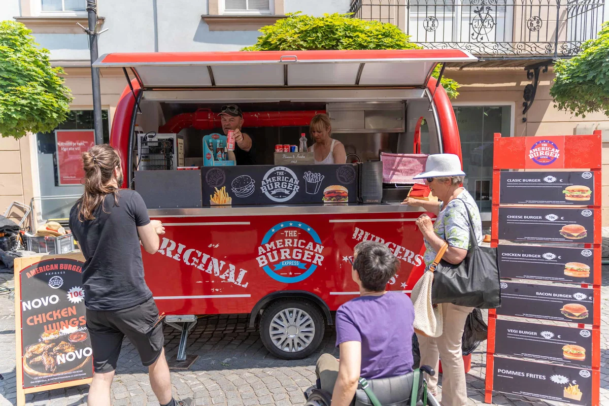 Prvi slovenski food truck festival "Karavana okusov" tudi na Ravnah na Koroškem