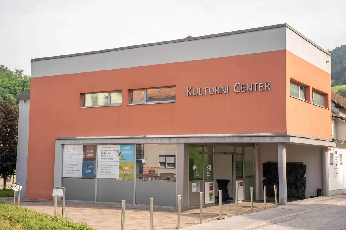 Preko posodobljene strani KC Ravne še enostavneje do abonmajev in predstav