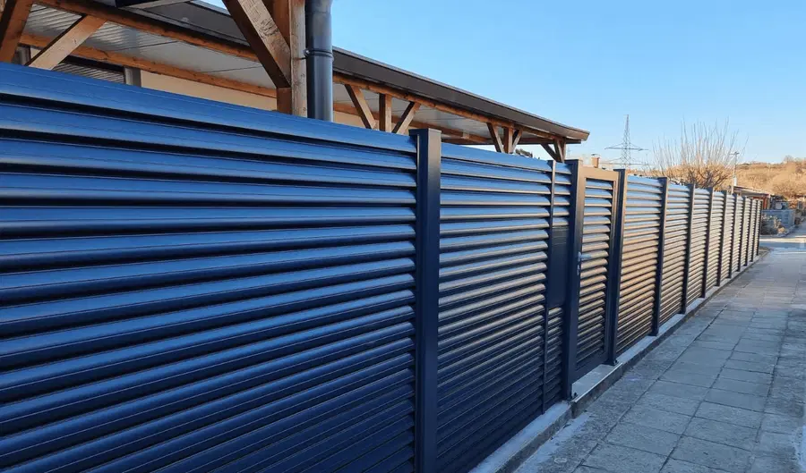 Kdaj je pravi čas za menjavo ograje? Preverite znake!