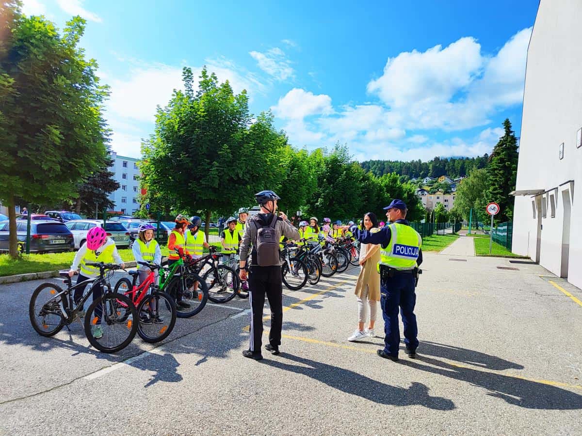 Otroci na Ravnah uspešno opravili kolesarski izpit