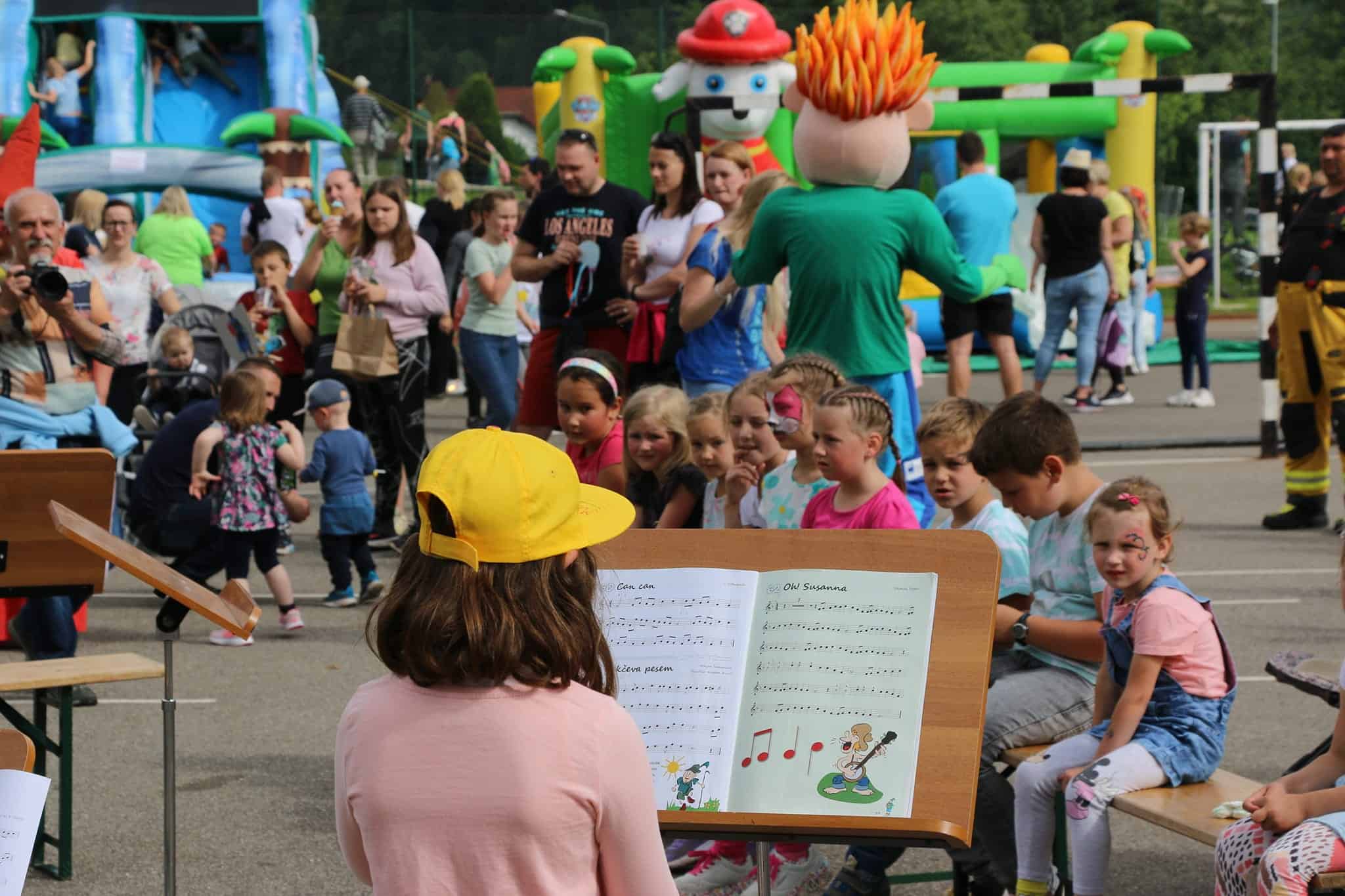 Dan za mulce v Mislinji na prosto privabil veliko število otrok