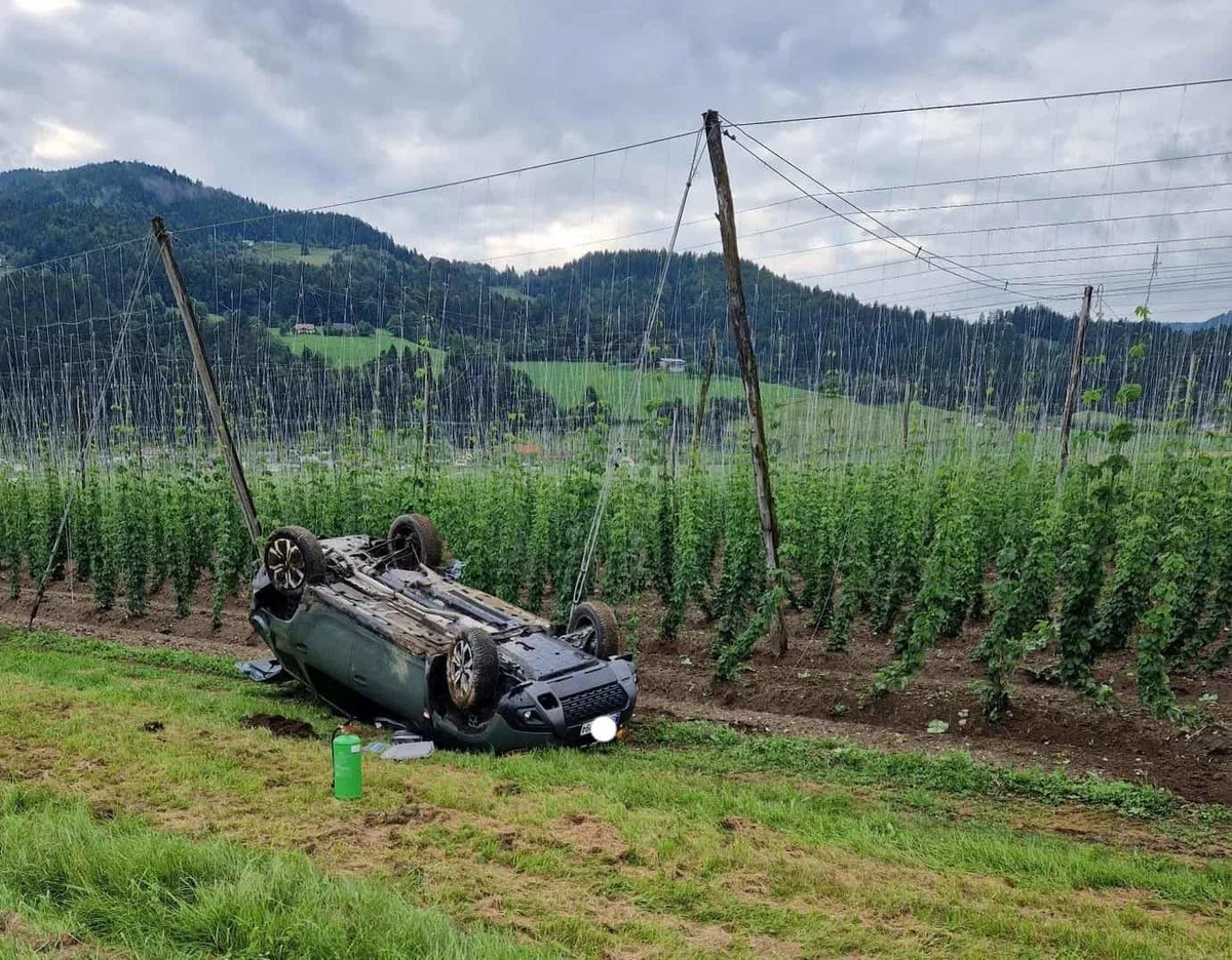 Na Gortini trčila tri osebna vozila. Ena oseba je bila poškodovana