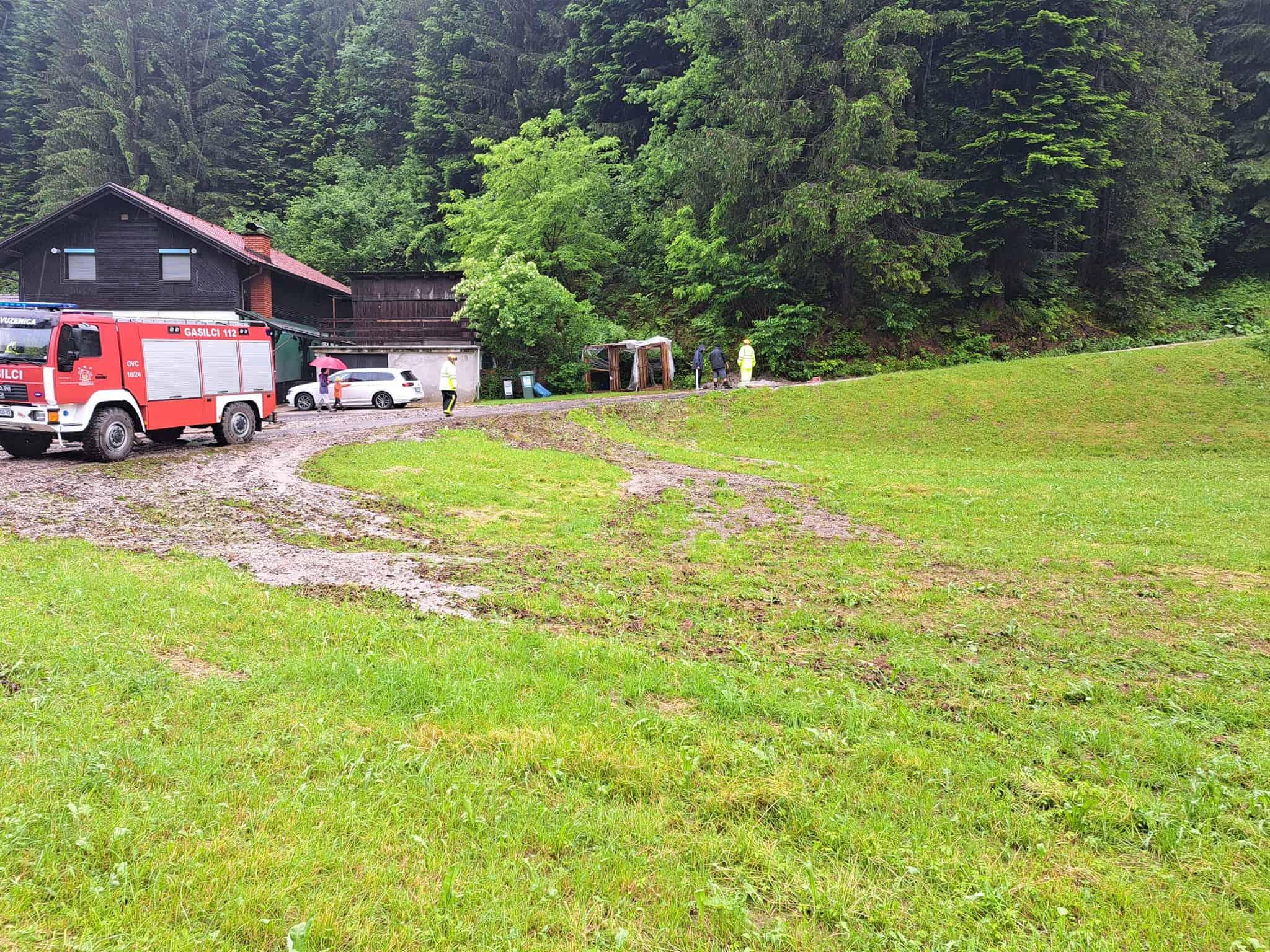 Včerajšnje nevihte povzročile največ težav  v Dravski dolini in v Slovenj Gradcu (FOTO)