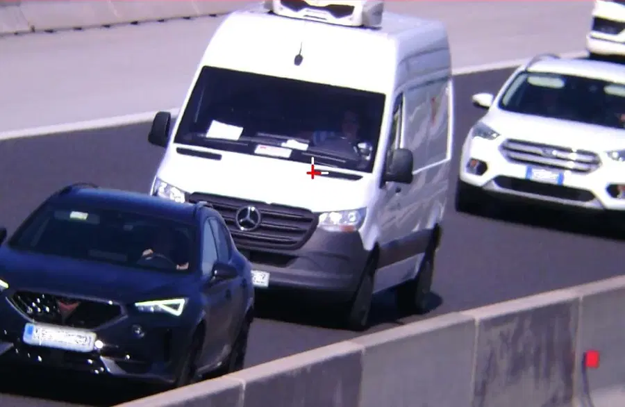 Mnogo voznikov še vedno ne upošteva primerne varnostne razdalje med vozili