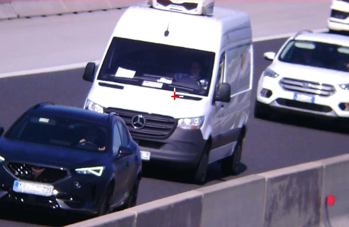 Mnogo voznikov še vedno ne upošteva primerne varnostne razdalje med vozili