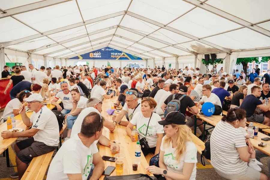 8. Sijev dan - športno družabni dogodek, ki povezuje vse zaposlene (FOTO)