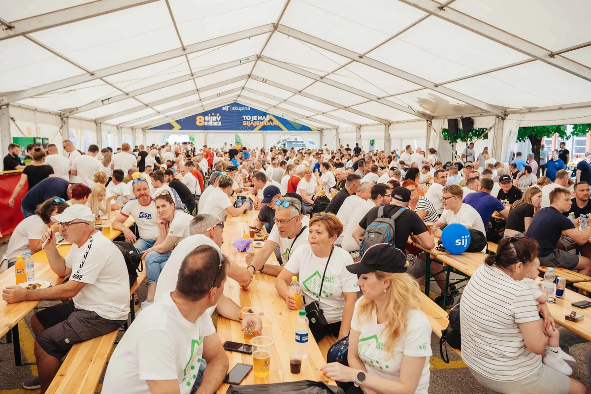 8. Sijev dan - športno družabni dogodek, ki povezuje vse zaposlene (FOTO)