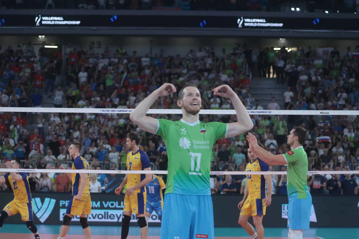 V samem vrhu tekmovanja trije slovenski odbojkarji. Med njimi tudi Korošec Tine Urnaut