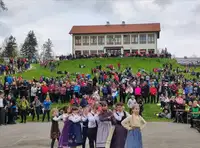 Tudi letos tradicionalno prvomajsko srečanje v Završah, tokrat z Mladimi korenjaki