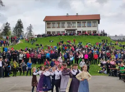 Tudi letos tradicionalno prvomajsko srečanje v Završah, tokrat z Mladimi korenjaki