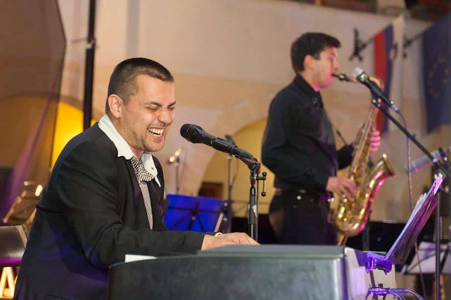 Slovenjegraško poletje prinaša še en vrhunski večer: prihaja Uroš Perić z Big Band-om RTV Slovenija