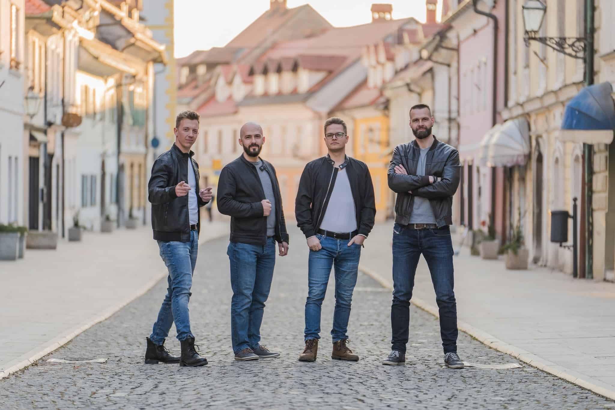 Nocoj boste na terasi Lukovega doma uživali v odlični kulinariki in glasbi Kvatropircev