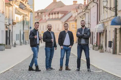 Nocoj boste na terasi Lukovega doma uživali v odlični kulinariki in glasbi Kvatropircev