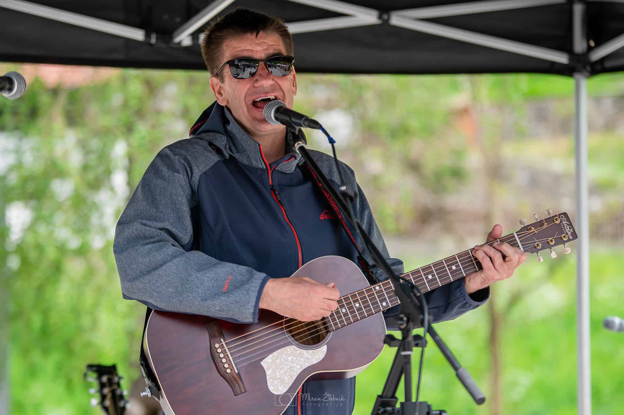 Konec tedna vas bo na Ravnah na Koroškem zabaval Damjan Zih