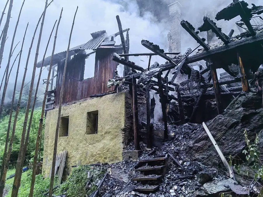 Pomagajmo družini, ki je v požaru na Kozjem Vrhu ostala brez strehe nad glavo