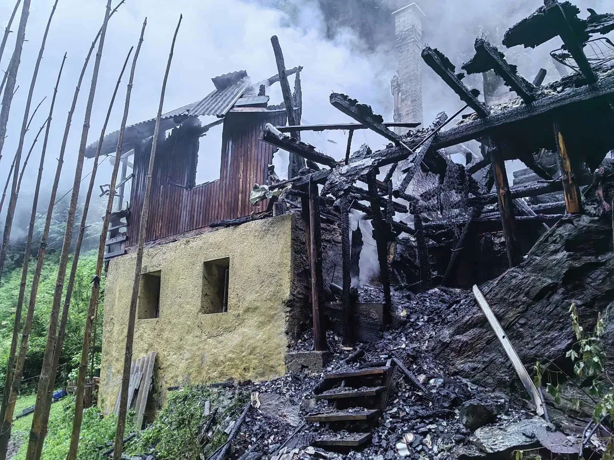 Pomagajmo družini, ki je v požaru na Kozjem Vrhu ostala brez strehe nad glavo