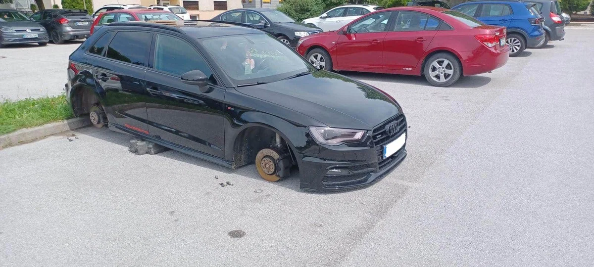 V Slovenj Gradcu nepridiprav ukradel vsa štiri platišča