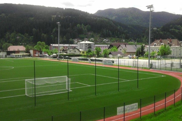 Občina Prevalje razpisuje javno zbiranje ponudb za oddajo poslovnega prostora na Športnem igrišču Ugasle peči za opravljanje gostinske dejavnosti